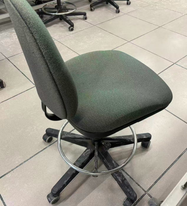 Chair wheels turning sound