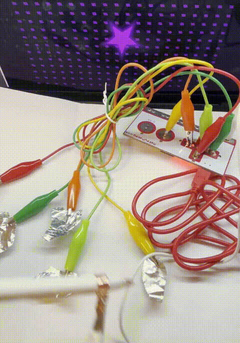 By using tin foil and MakeyMakey for circuit connection, the control and visual effects can interact.